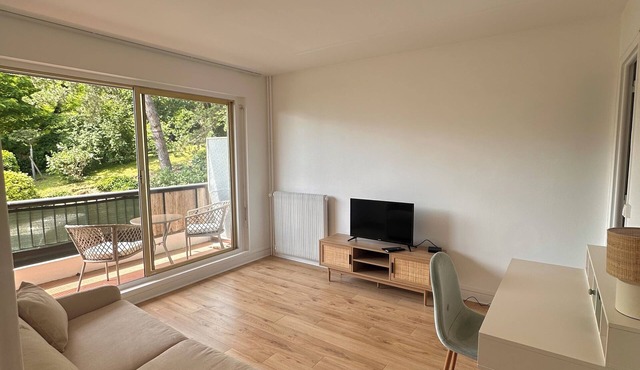 Bright studio near Paris