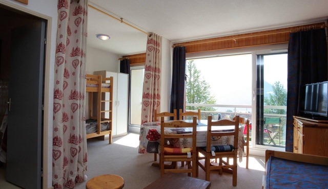 Bright studio 6 ppl, south balcony, near slopes