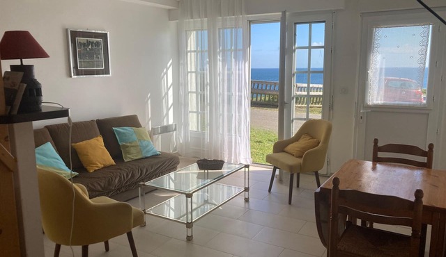 Bright studio facing the sea in Le Palais