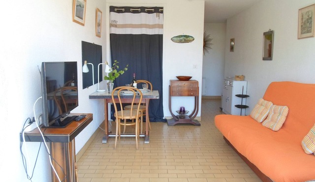 Bright studio with terrace and WIFI, pets allowed