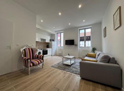 Bright studio - great for a stay in Ecully