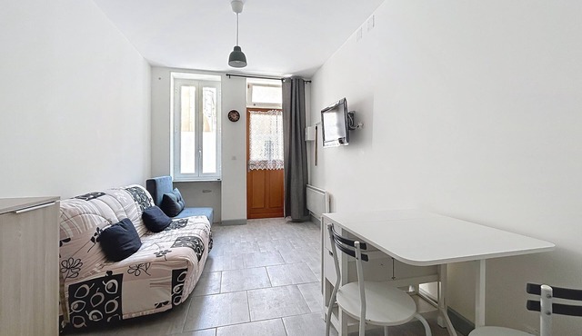 Bright studio in Coursan, close to activities