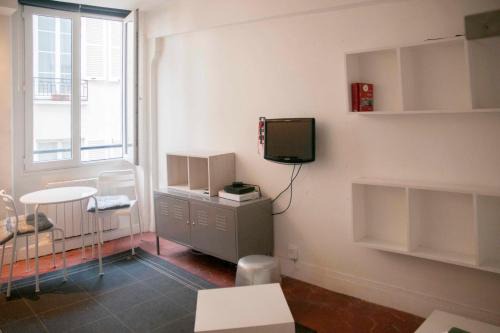 Bright Studio In The Centre Of Paris