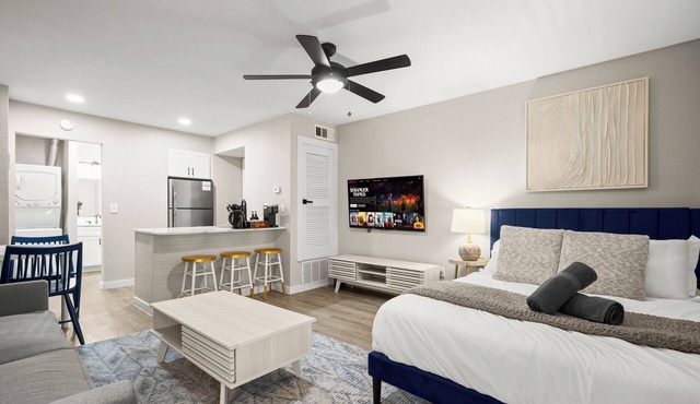 Bright Studio Near Domain Roku TV + Free Parking