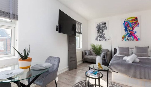 Bright Studio Near Maida Vale, great connection to Central London