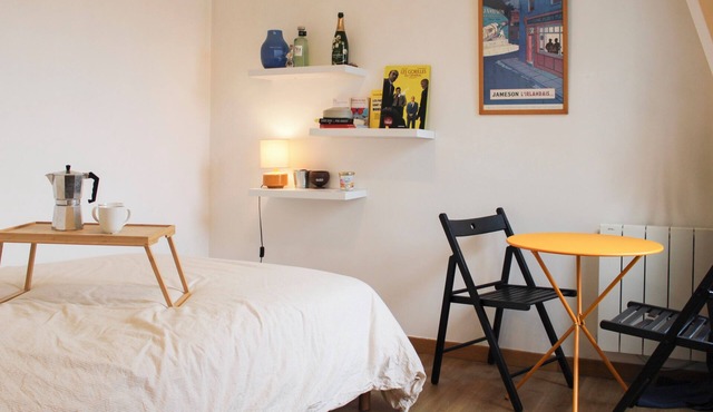 Bright studio near theaters and the Marais