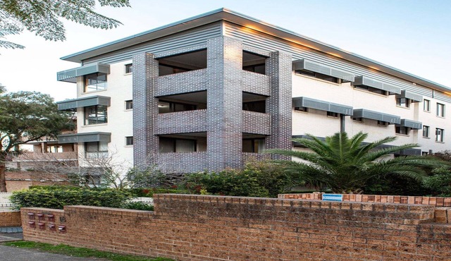 Bright Studio Steps from Westmead Hospital