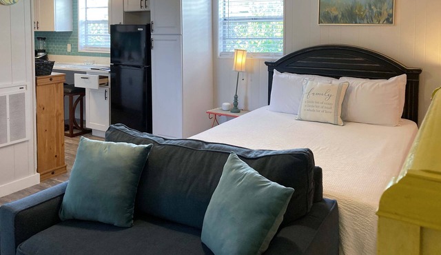 Bright Studio with High-Speed WiFi, Full Kitchen, Firepit, and Partial AC