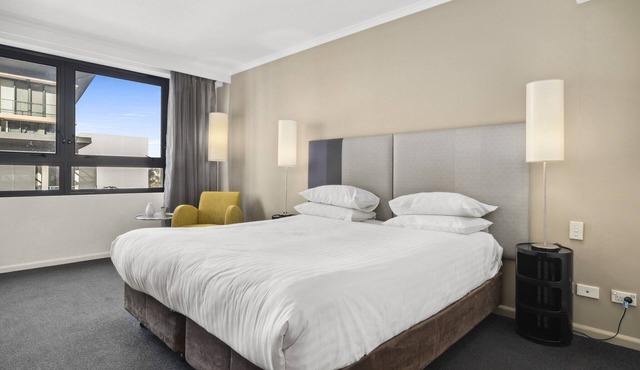 Bright Studio with Pool Access in Parramatta