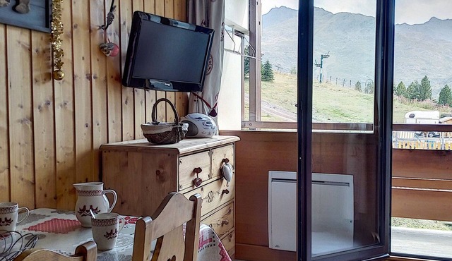 Bright studio with balcony at the foot of the slopes