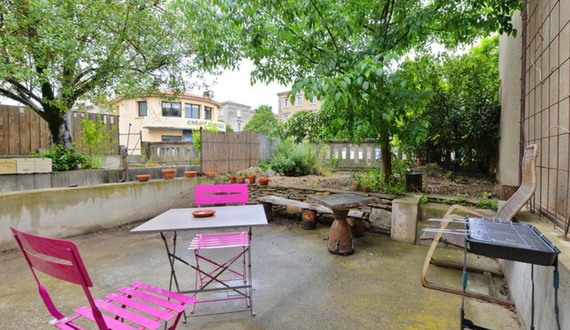 Bright studio with garden