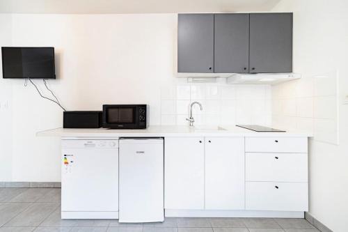 Bright studio with garage - Valmy District