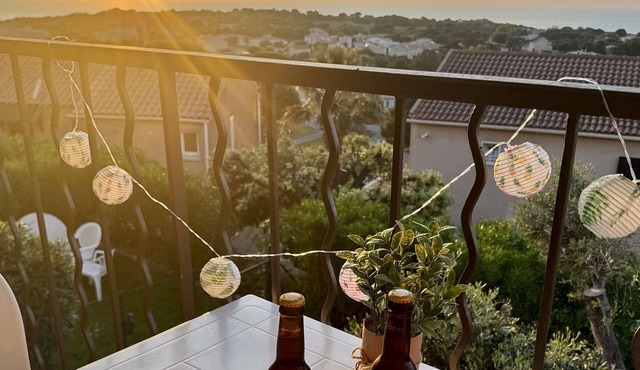 Bright studio with sea view - Parking included