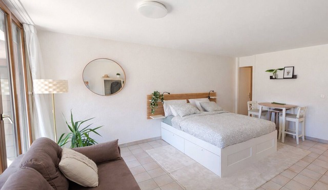 Bright studio with terrace - 30 min from Verbier - free parking