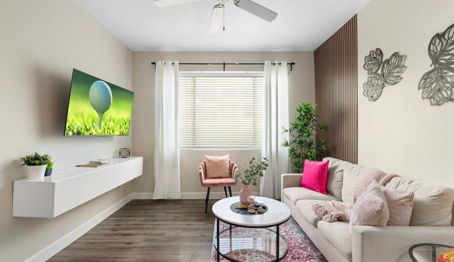 Bright & Stylish 1BR Pool, Gym & Walk to Mill Ave