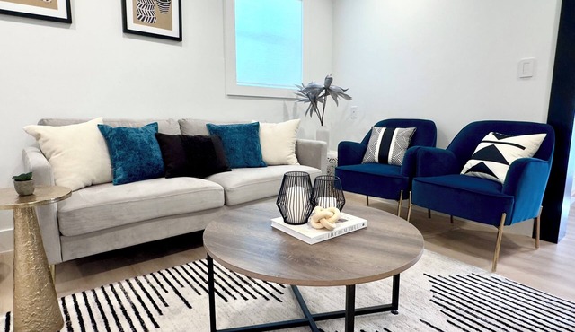 Bright, Stylish 2BR Madrona stay. Free Parking + Walk to cafés