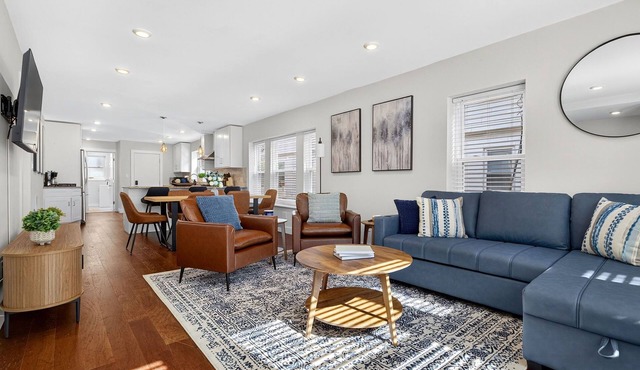 Bright & Stylish 3Bdr w/Parking, Hot Tub/Fire Pit