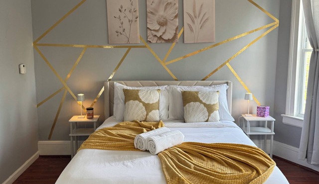 Bright & Stylish 3BR - NYC Views - 4 Beds - Perfect for Families & Groups