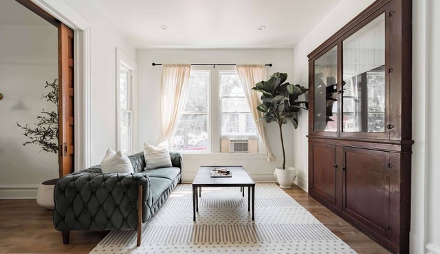 Bright & Stylish Alphabet District Suite | NW 23rd