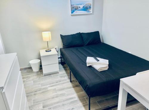 Bright, Stylish and Comfortable Room with Workspace!