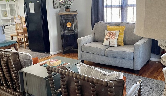 Bright, stylish and centrally located casita.