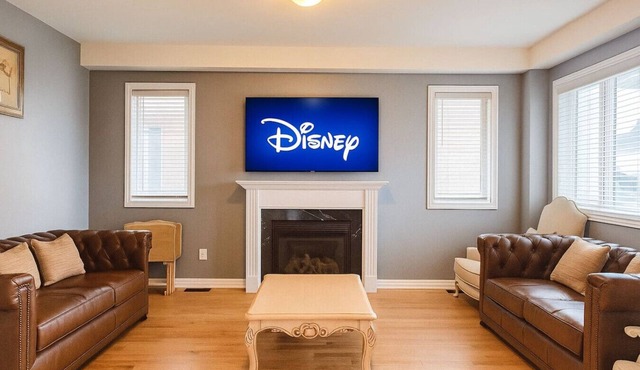 Bright & Stylish Family Home | Near Niagara Falls