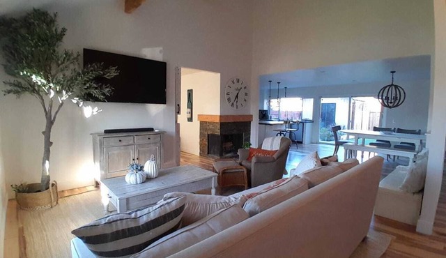 Bright & Stylish Home Stay Minutes from Wineries