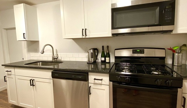 Bright stylish Portland home, kids friendly, free bikes, convenient location