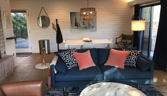 Bright, stylish, quiet casita in Tucson's finest foothills location.