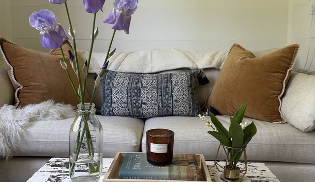 Bright Summer Cottage in lovely West Tisbury with Beach Pass, AC, WiFi