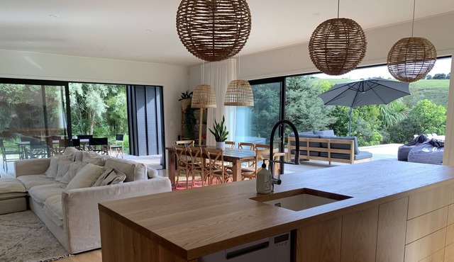 Bright Summer House near the beach with Spa