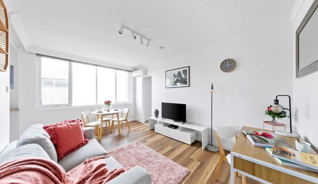 Bright & Sunny Oasis