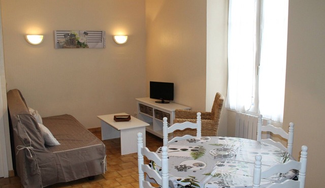 Bright T2 Apartment in La Roche-Posay Center with Wi-Fi and Washer
