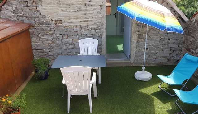 Bright T2 cottage with terrace