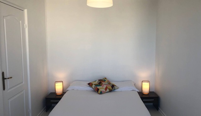 Bright T2 overlooking Cher, 8mn from station & center