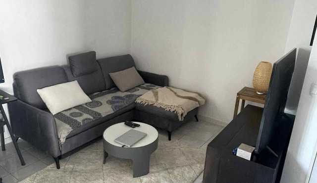 Bright T2 with 2 balconies & fitted kitchen - Lyon 8, near Monplaisir