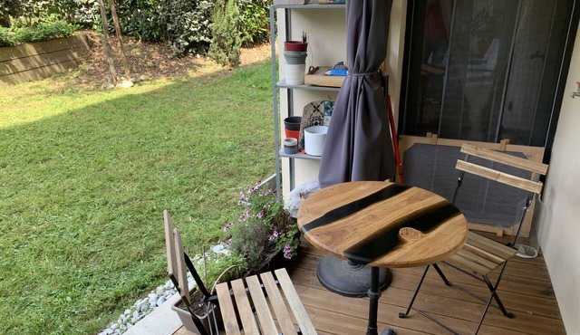 Bright T2 with private garden