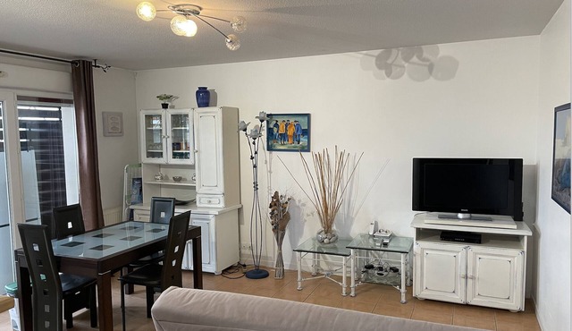 Bright T3 Classified 3*. Private parking. Wifi Fiber. Beaches and town center within walking distance.