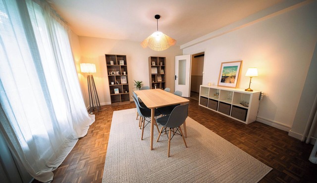 Bright T3 with balcony and parking, 6 pers, Procé