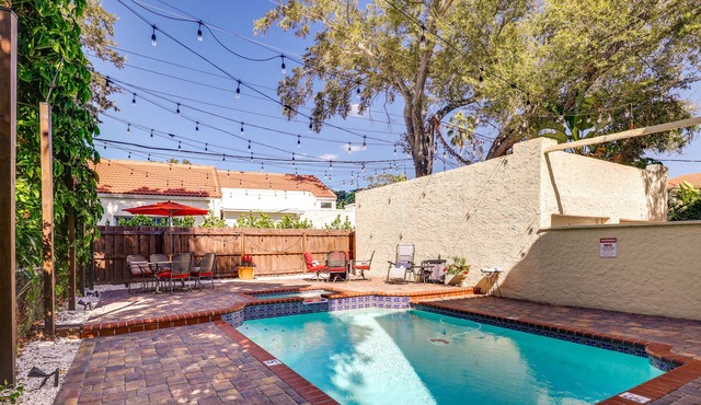 Bright Tampa Villa - Heated Pool, Hot Tub & Patio