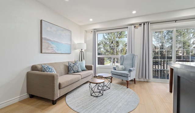 Bright Townhome in the centre of Georgetown