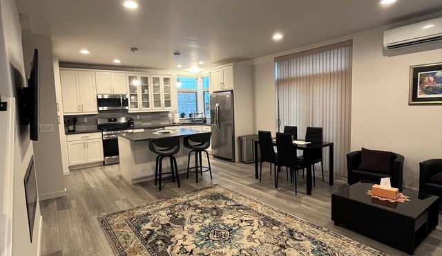 Bright Townhome in Trendy Ballard