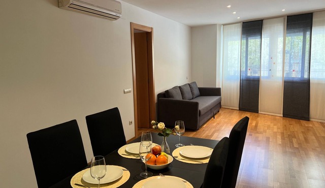 Bright Two-Bedroom Apartment in Maragall