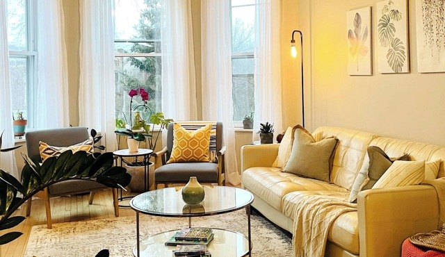 Bright Upper-Level 3BR Chicago King Walkable