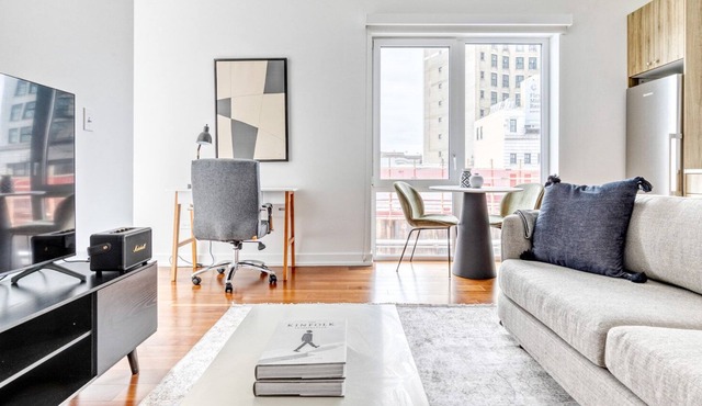 Bright Uptown 1BR w/ W/D & Roof, near Aragon Ballroom, by Blueground