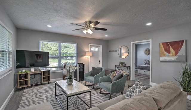 Bright Venice Getaway < 1 Mi to Historic Dtwn