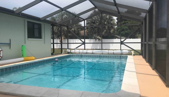 Bright Venice Home w/Yard < 4 Miles to Beach!