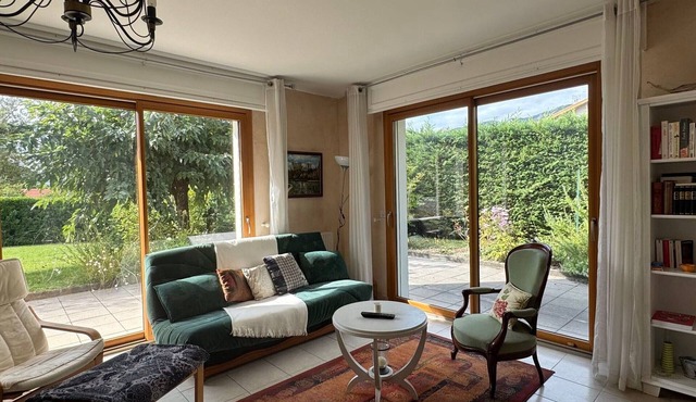 Bright Villa near beaches, Wifi, pets allowed