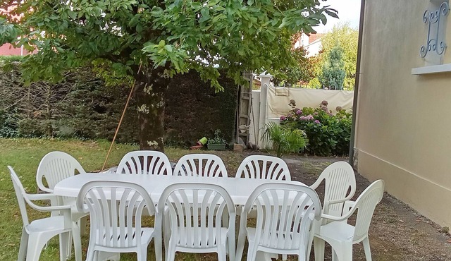 Bright villa 12 pers, 6 rooms, 4 bdrms with private bathrooms, terrace and garden