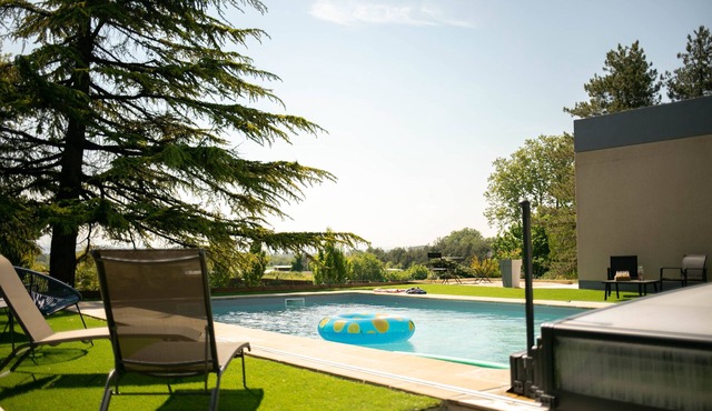 Bright villa, jacuzzi, private pool, 20,000m2 grounds, Vercors view